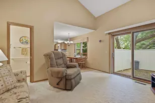 2 Cottonwood Cir, Madison, WI 53704 - Photo 19