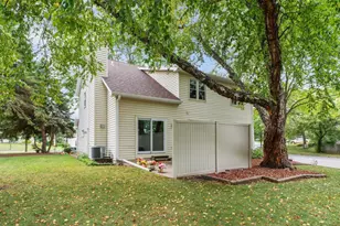 2 Cottonwood Cir, Madison, WI 53704 - Photo 11
