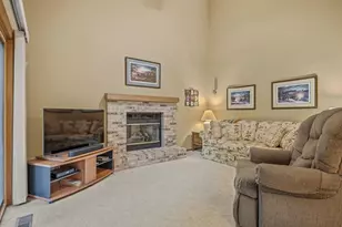2 Cottonwood Cir, Madison, WI 53704 - Photo 15