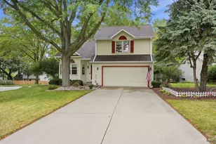 2 Cottonwood Cir, Madison, WI 53704 - Photo 3