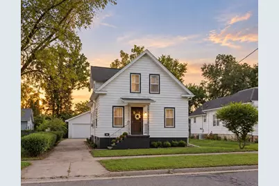 306 W Edgewater Street, Portage, WI 53901 - Photo 1