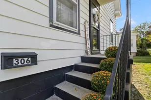 306 W Edgewater St, Portage, WI 53901 - Photo 5