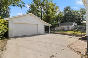 306 W Edgewater St, Portage, WI 53901 - Photo 3