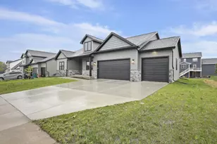 260 Hawks View Dr, Edgerton, WI 53534 - Photo 3