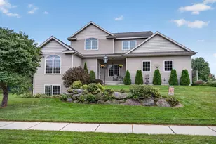305 Ridgeview Ln, Columbus, WI 53925 - Photo 5