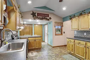 909 E Milwaukee St, Argyle, WI 53504 - Photo 11