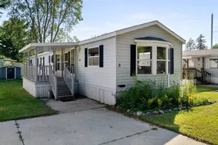 5 Beechwood Dr, Sheboygan, WI 53081 - Photo 1