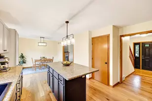 7126 Timberwood Dr, Madison, WI 53719 - Photo 13
