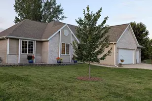 802 Chickadee Dr, Cambridge, WI 53523 - Photo 3