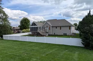 802 Chickadee Dr, Cambridge, WI 53523 - Photo 5