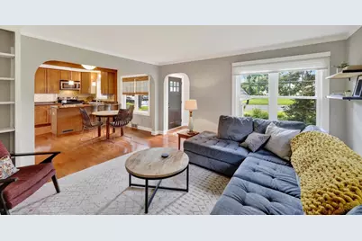 186 Hillcrest Circle, Sun Prairie, WI 53590 - Photo 5