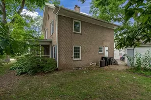 917 Emerson St, Beloit, WI 53511 - Photo 5