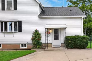 1126 W 6th Ave, Oshkosh, WI 54902 - Photo 3