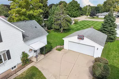 1126 W 6th Avenue, Oshkosh, WI 54902 - Photo 5