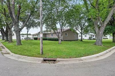 906 Nicolet Street, Janesville, WI 53546 - Photo 3