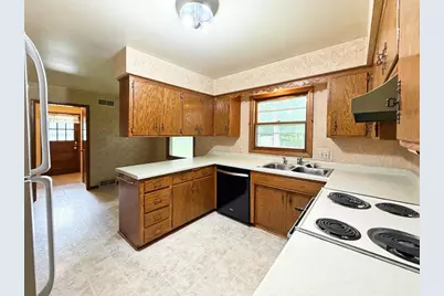 N93W25235 Crestwood Drive, Sussex, WI 53089 - Photo 11