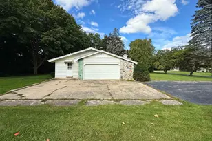 N93W25235 Crestwood Dr, Sussex, WI 53089 - Photo 41
