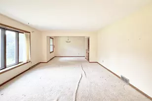 N93W25235 Crestwood Dr, Sussex, WI 53089 - Photo 5