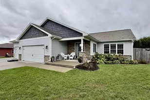 114 Clover Ln, Janesville, WI 53548 - Photo 1
