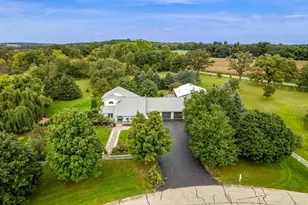 10413 N Harold Dr, Brooklyn, WI 53536 - Photo 9