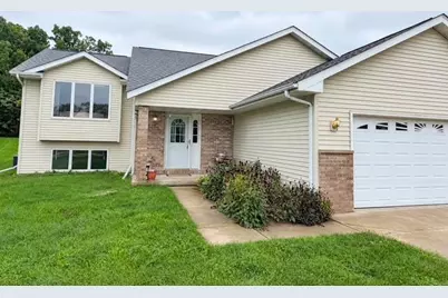 W1270 Proverbs Pass, Albany, WI 53502 - Photo 3