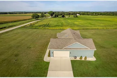 4401 W Spring Creek Road, Beloit, WI 53511 - Photo 5