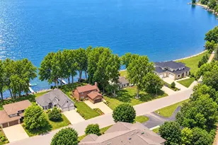347 Starkweather Dr, Beaver Dam, WI 53916 - Photo 3