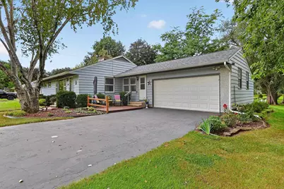 2566 White Oaks Drive, Beloit, WI 53511 - Photo 5
