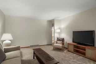5306 Camilla Rd, Madison, WI 53716 - Photo 9