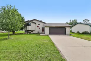 305 W Lafollette St, Pardeeville, WI 53954 - Photo 3