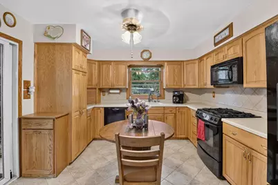 825 W Happy Hollow Road, Janesville, WI 53546 - Photo 15