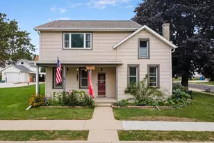 924 Cleveland St, Watertown, WI 53098 - Photo 1