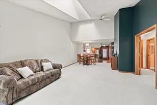 5383 Mariner's Cove Dr, Madison, WI 53704 - Photo 9