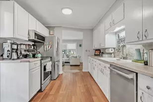512 10th St, Baraboo, WI 53913 - Photo 5