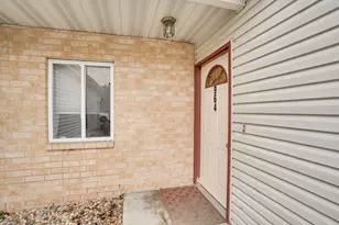 964 Rockefeller Ln, Madison, WI 53704 - Photo 3