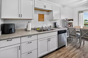 202 Danbury Ct, DeForest, WI 53532 - Photo 19