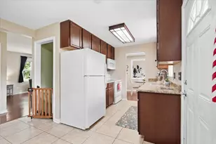 5809 Crabapple Ln, Madison, WI 53711 - Photo 7