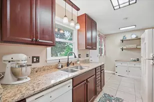 5809 Crabapple Ln, Madison, WI 53711 - Photo 9