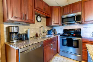 2051 Allen Blvd, Middleton, WI 53562 - Photo 9