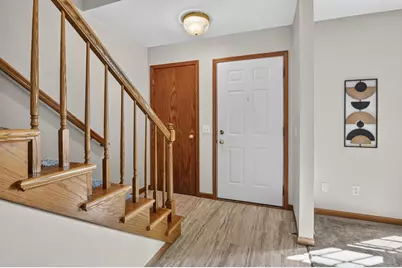 818 Edgemore Drive, Sun Prairie, WI 53590 - Photo 5