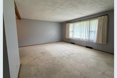 2211 E Easy Street, Beloit, WI 53511 - Photo 9