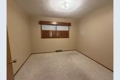 2211 E Easy Street, Beloit, WI 53511 - Photo 11