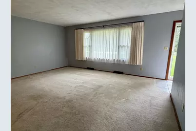 2211 E Easy Street, Beloit, WI 53511 - Photo 7