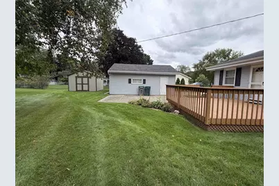 2211 E Easy Street, Beloit, WI 53511 - Photo 33