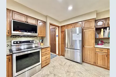 711 E Azalea Terrace, Beloit, WI 53511 - Photo 7