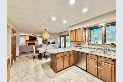 711 E Azalea Terrace, Beloit, WI 53511 - Photo 9