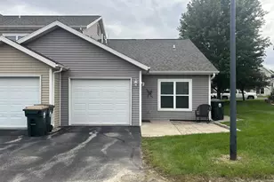 211 S Musket Ridge Dr, Sun Prairie, WI 53590 - Photo 5