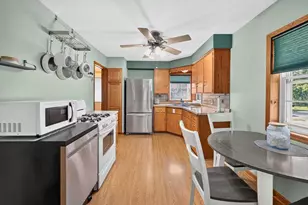 713 Powers Ave, Madison, WI 53714 - Photo 3