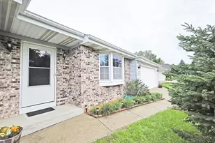 4211 Wilshire Ln, Janesville, WI 53546 - Photo 3