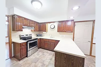 4211 Wilshire Lane, Janesville, WI 53546 - Photo 9